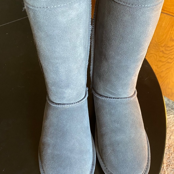 Bearpaw Boots - Picture 3 of 3